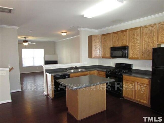 Building Photo - 14411 Hamletville St