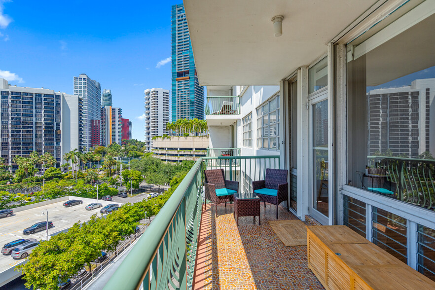 Building Photo - 1408 Brickell Bay Dr