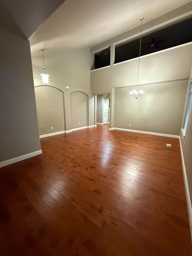 Building Photo - Beautiful 4B/3Ba Home in East Vancouver!