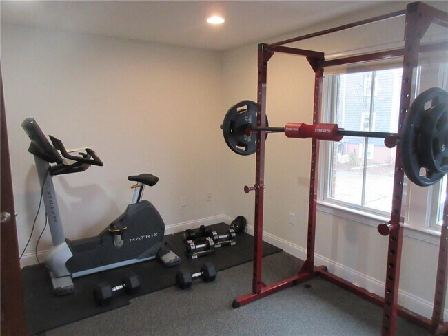 Building Photo - 270 Waterman St