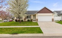 Building Photo - 3 Bed, 2 Bath, Single Level House in Post Falls