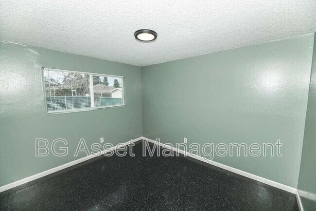 Building Photo - 1610 Sanford Ave