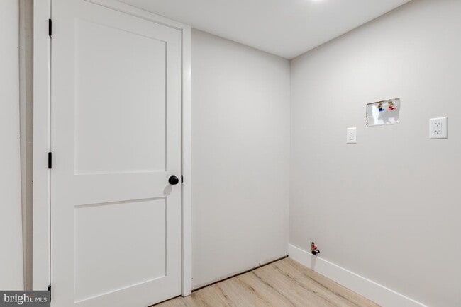 Building Photo - 369 E Hector St