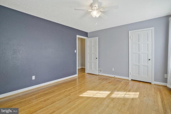 Building Photo - 5758 Biscayne Dr