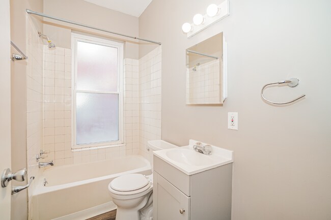 Building Photo - 392-394 N Garfield Ave