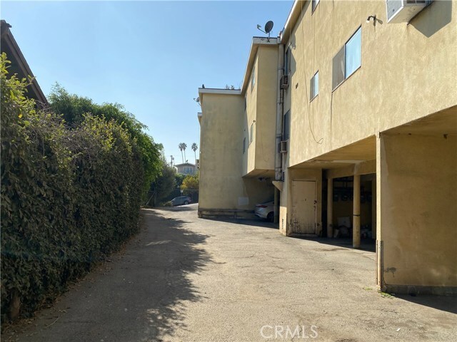 Building Photo - 143 S Ave 54