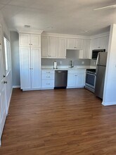 Building Photo - 204 Toyon Ln