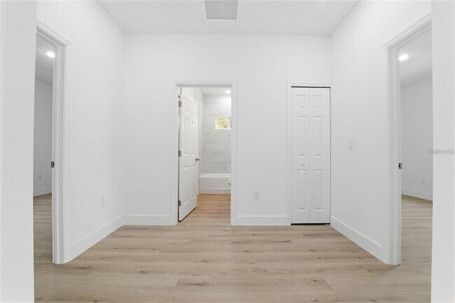Building Photo - 2275 W Linden Dr