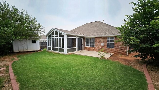 Building Photo - 420 E Plantation Terrace