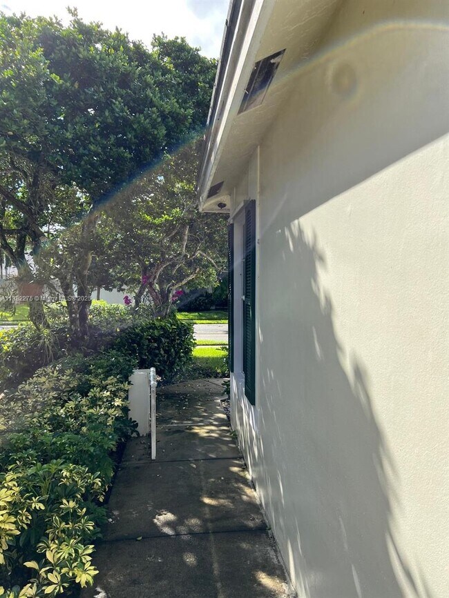 Building Photo - 2957 Myrtle Oak Cir