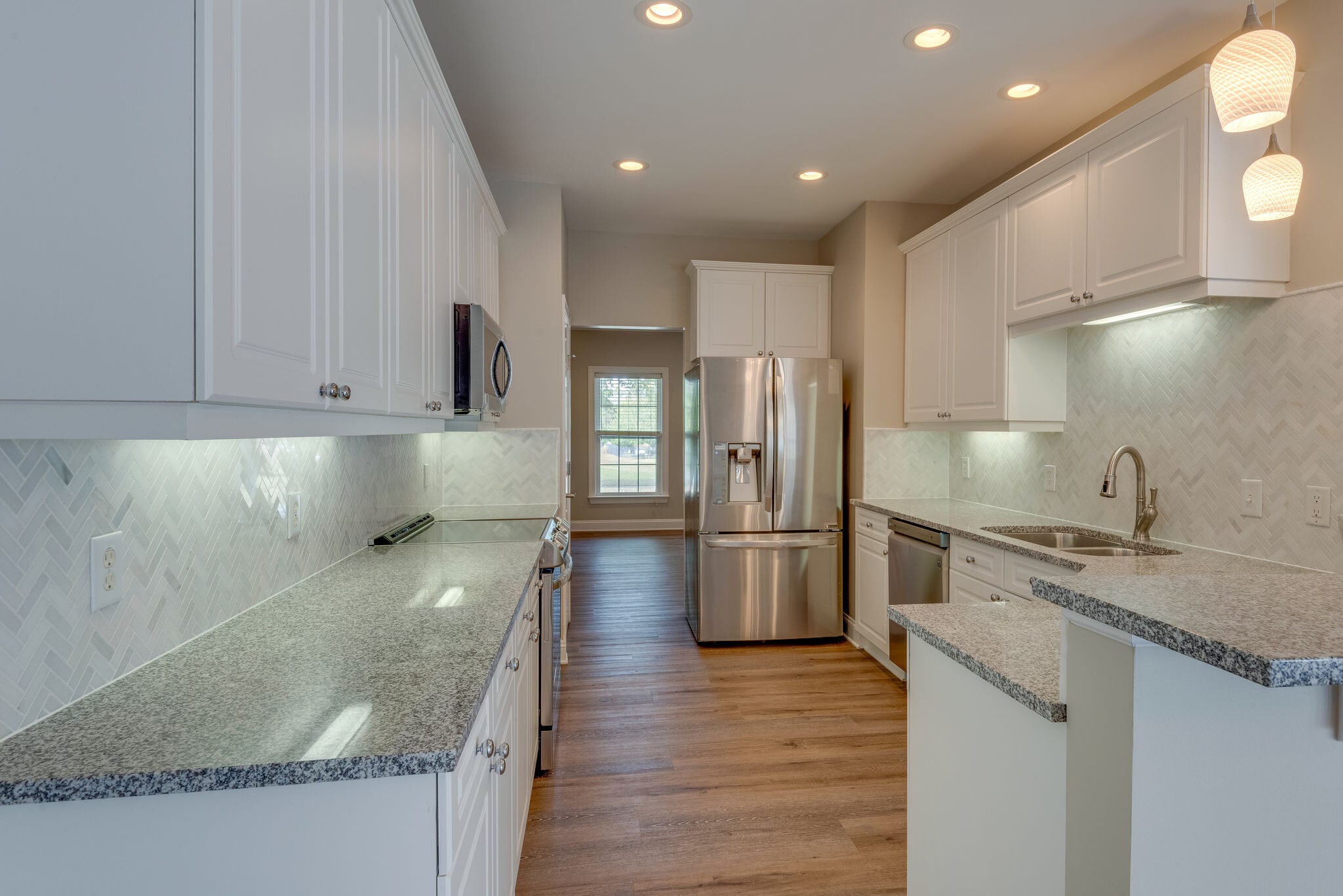 Stainless Steel, Tile Backsplash, - 618 Springlake Dr