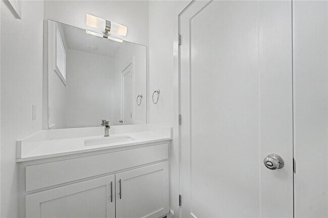 Building Photo - 644 SW B St