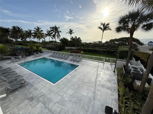 Building Photo - 4301 Collins Ave