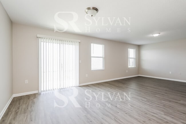 Building Photo - Move-in ready for new residents!