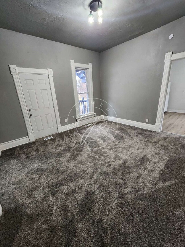 Building Photo - Spacious 2 bed main floor- 1st floor laundry room!