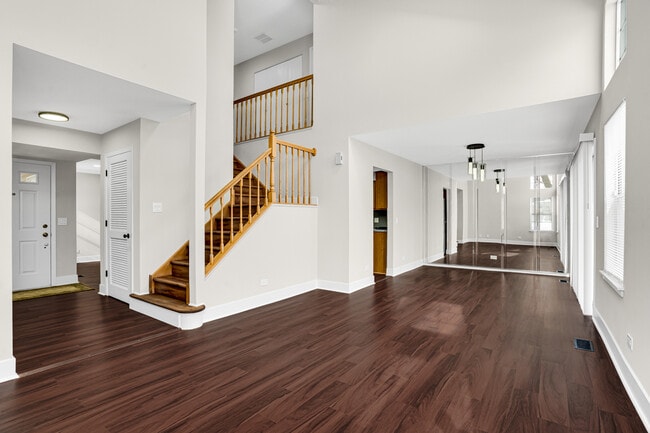 Building Photo - 133 White Branch Ct N