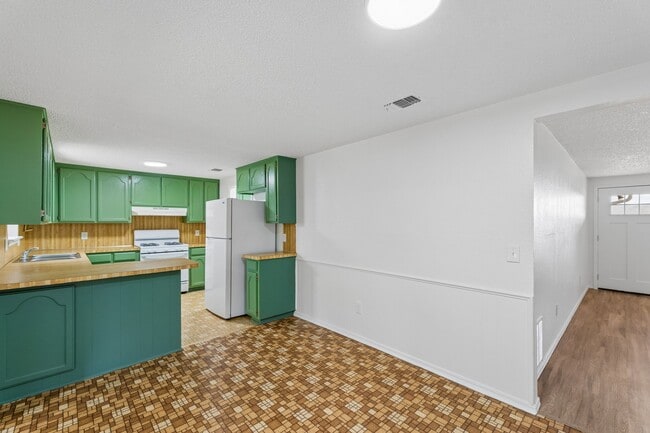 Building Photo - 8432 NW 92nd St