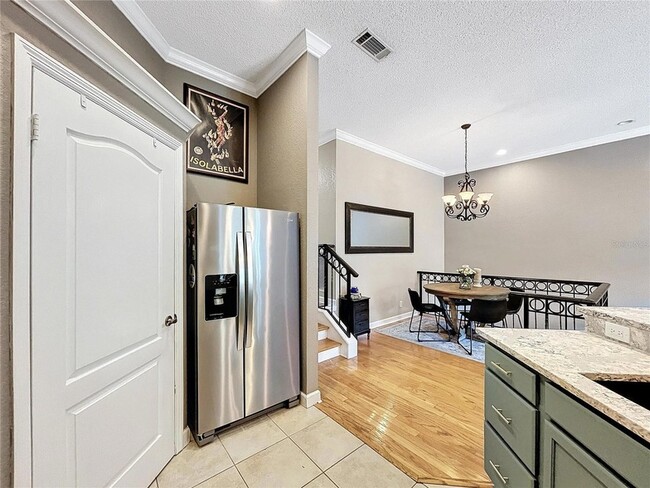 Building Photo - 704 Seagate Dr