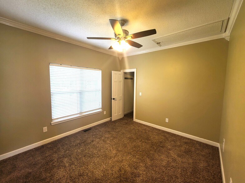Building Photo - 518 Cloverfield Ln