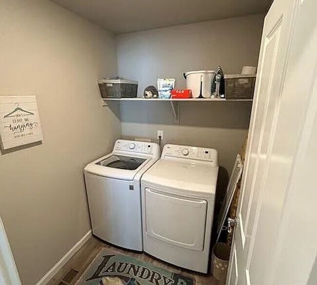 Building Photo - 3 Bed | 2.5 Bath | A/C | Fenced Yard | Near Military Bases