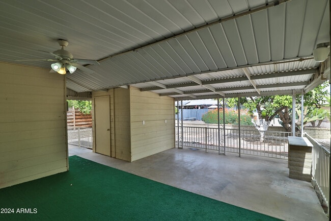 Building Photo - 9860 N 105th Ave