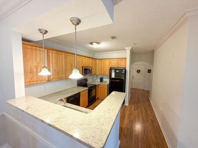 Building Photo - Campus View 1257 #206