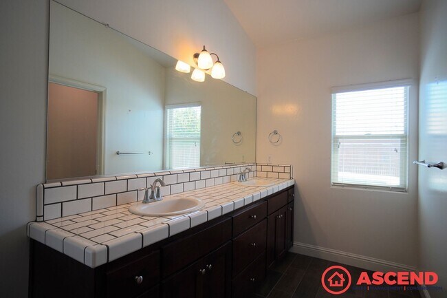 Building Photo - Phenomenal Home In Gossamer Grove!
