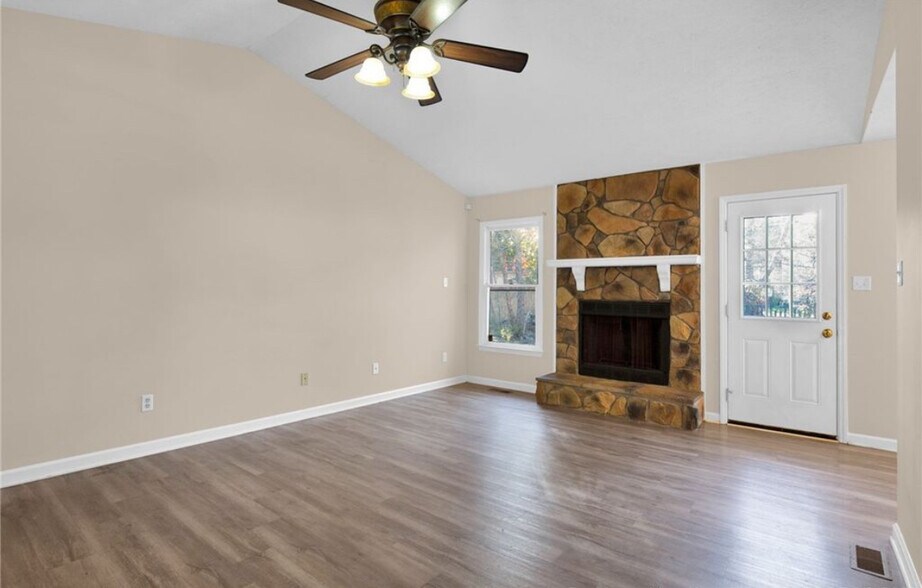 Building Photo - 1332 Oak Knolls Dr