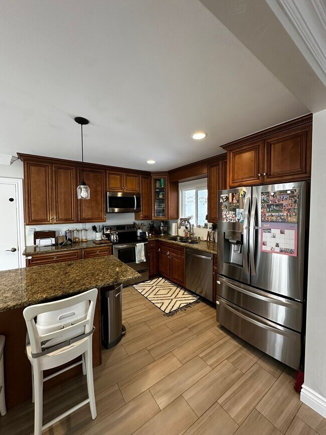 Building Photo - Gorgeous 3-Bedroom 2 bath Home with Pool A...