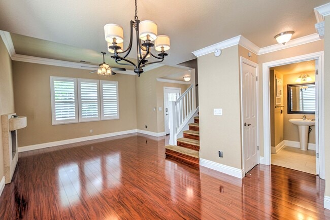 Building Photo - Elegant 3-Bed Home in Quiet Folsom Neighbo...