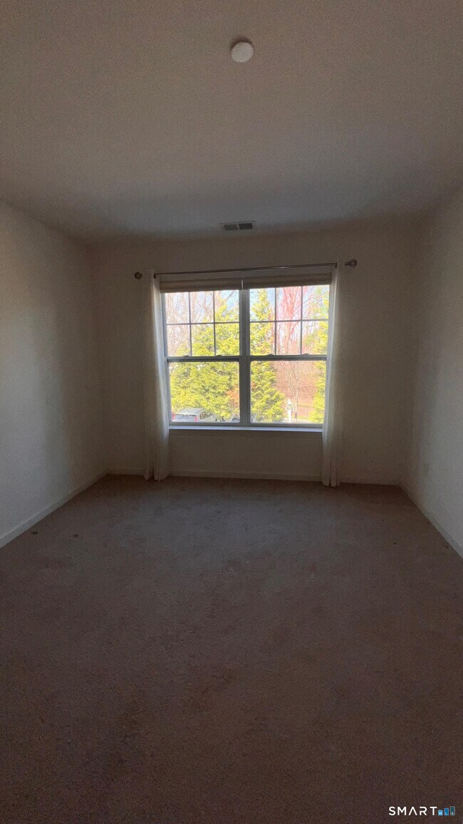 Building Photo - 26 School House Dr