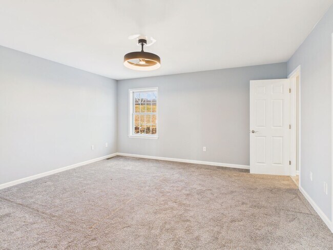 Building Photo - Beautiful Spacious Single Family in Blue Meadow Farms