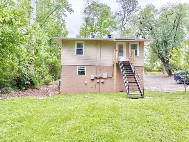 Building Photo - Hickory Hill Dr