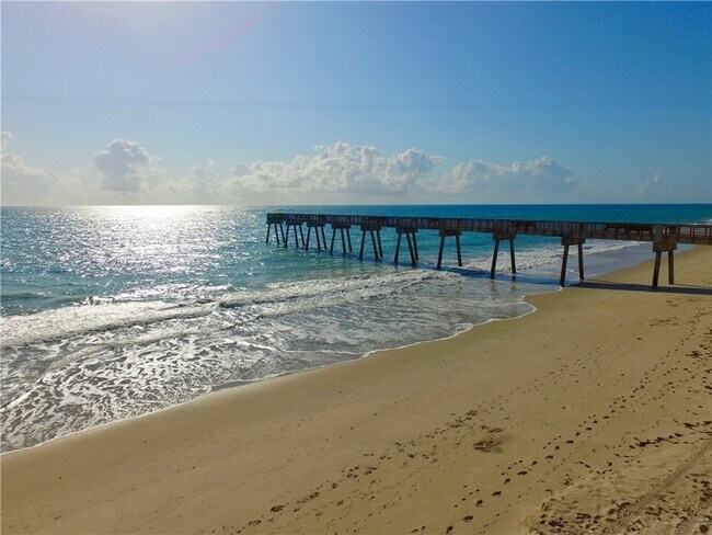 Building Photo - 1441 Ocean Dr