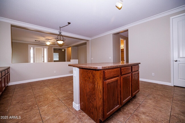 Building Photo - 1242 E Cassia Ln