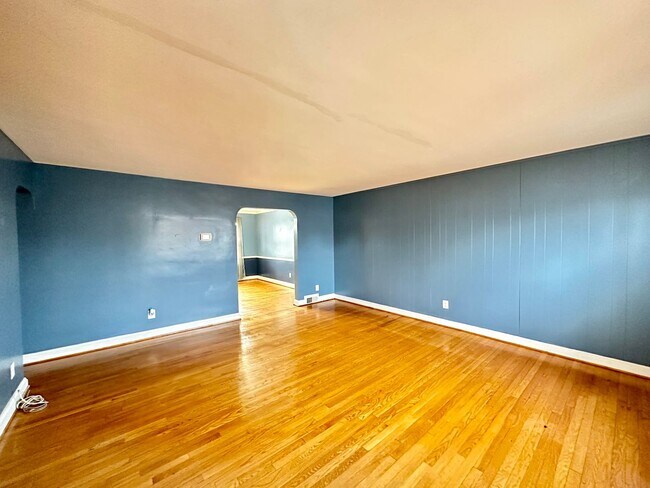 Building Photo - Charming 3 Bedroom/1.5 Bathroom Townhome with In-Unit Laundry in Towson, MD!