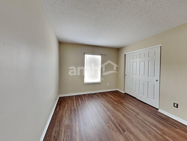 Building Photo - 211 Cherrytree Ln