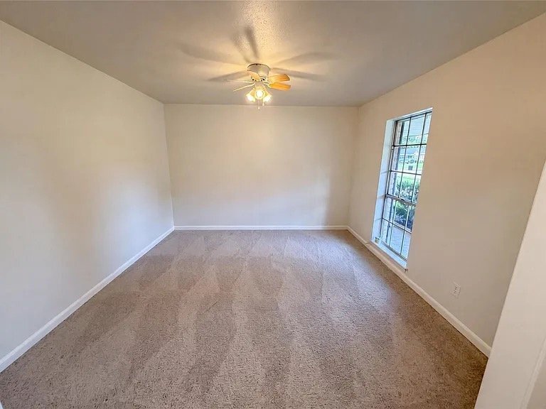 Building Photo - 910 Luella Ave