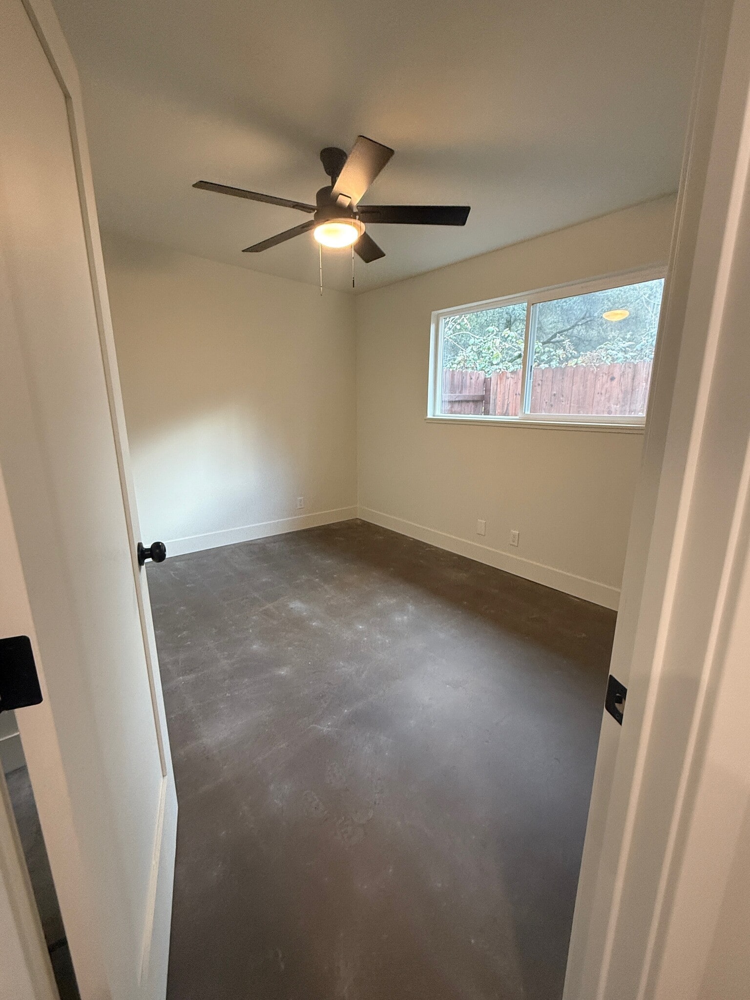 Building Photo - 2829 Manor Dr