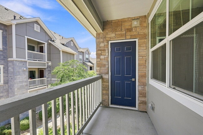 Building Photo - $2,495.95- 3 Bed, 3 Bath Condo in Aurora with In Unit Laundry!