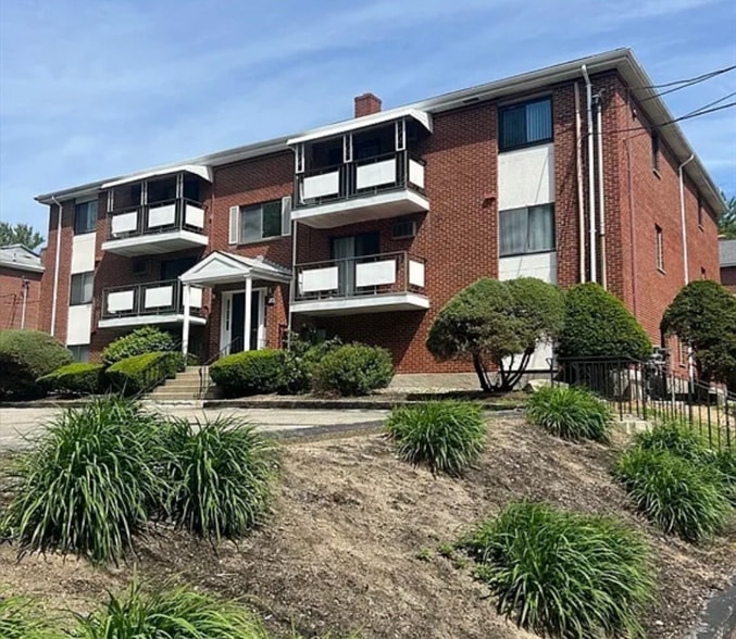 Building Photo - 20 Colonial Dr