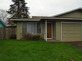 Building Photo - 4732 Cougar Ct SE