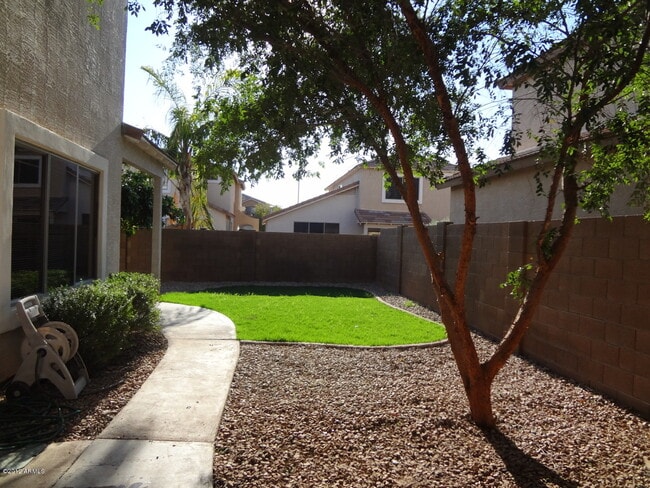 Building Photo - 1576 E Windsor Dr
