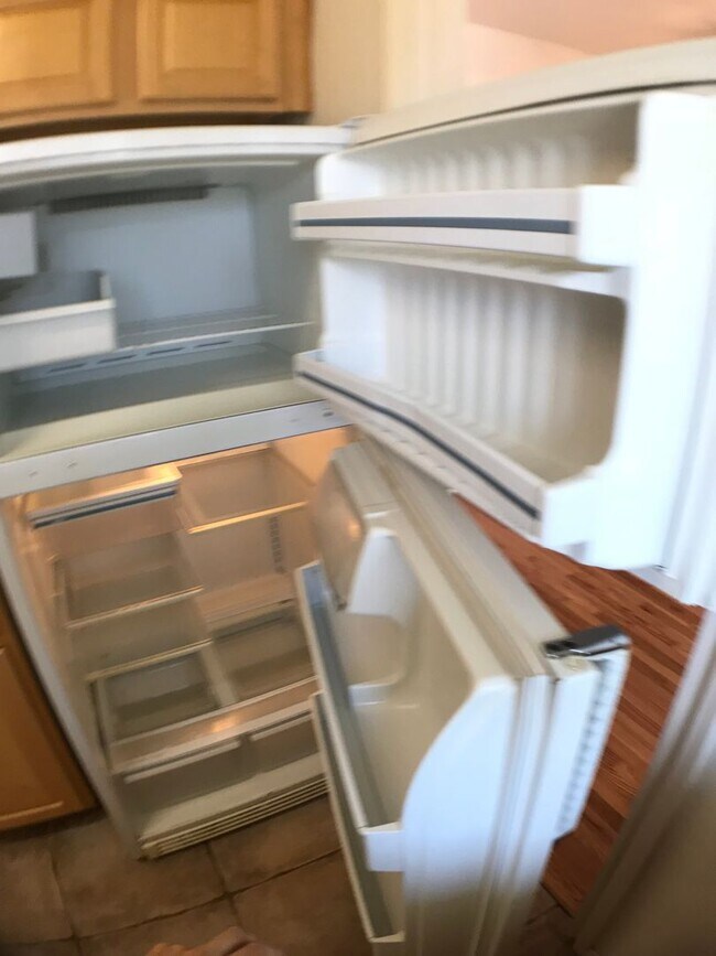 Building Photo - BEAUTIFUL WOOD FLOORS IN THIS- 5 BED 2 BATHROOM- GREAT DEAL!