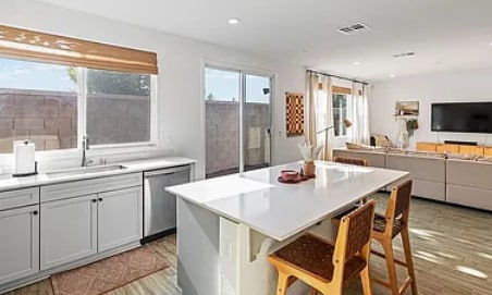 Building Photo - 2755 N Vahe Ave
