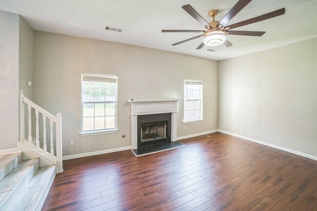 Building Photo - Spacious 5BR House in Fairburn