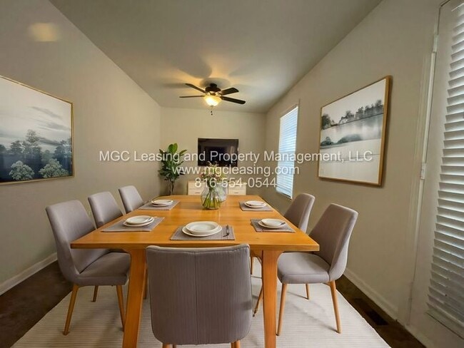 Building Photo - Special Offer of $100 off with a 16 Month Lease at Creekwood Park Townhomes!