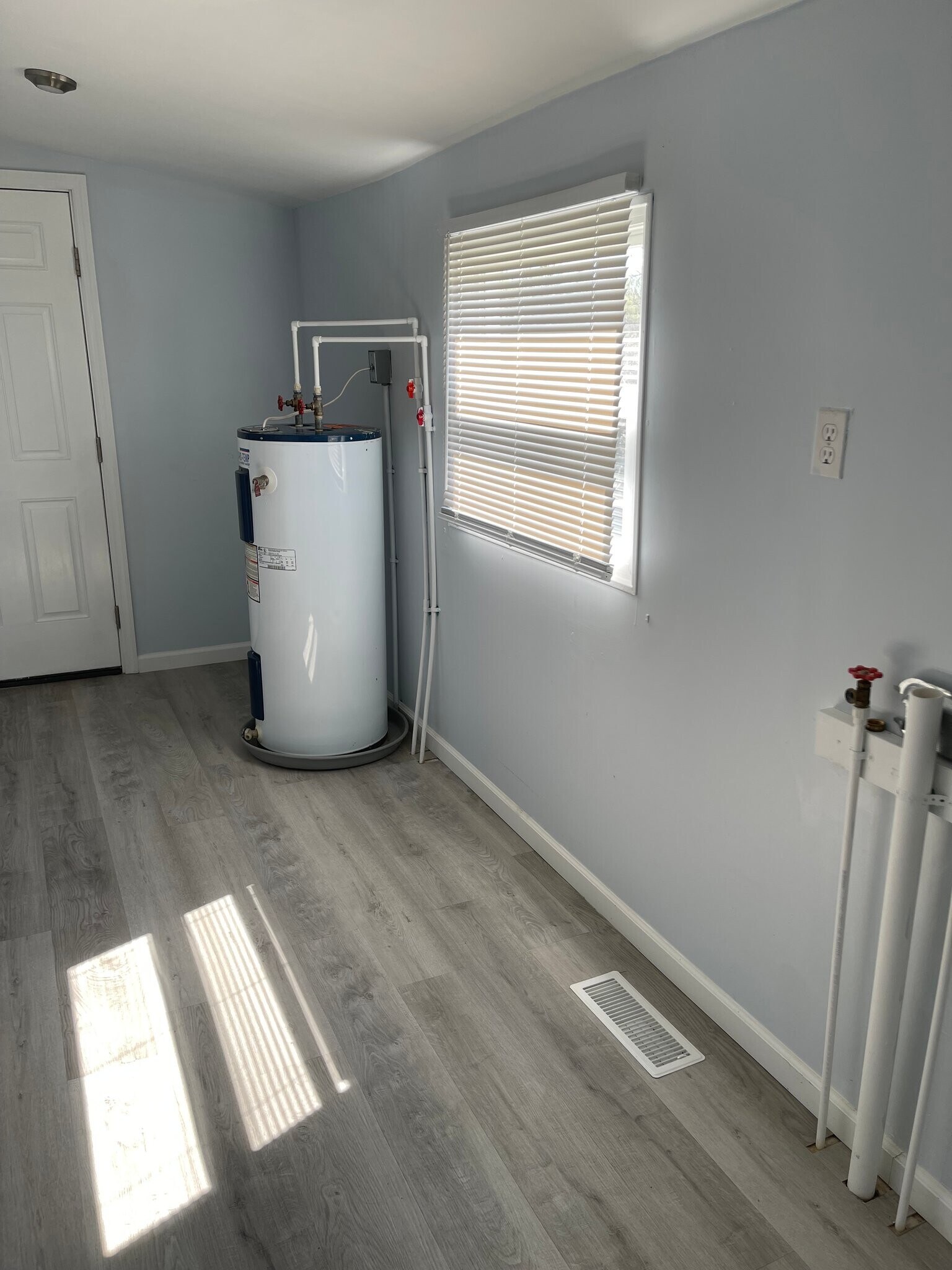 Building Photo - 711 Anton St