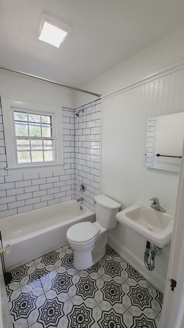 Building Photo - SUNSET PARK - 2 Bedroom House in quaint an...