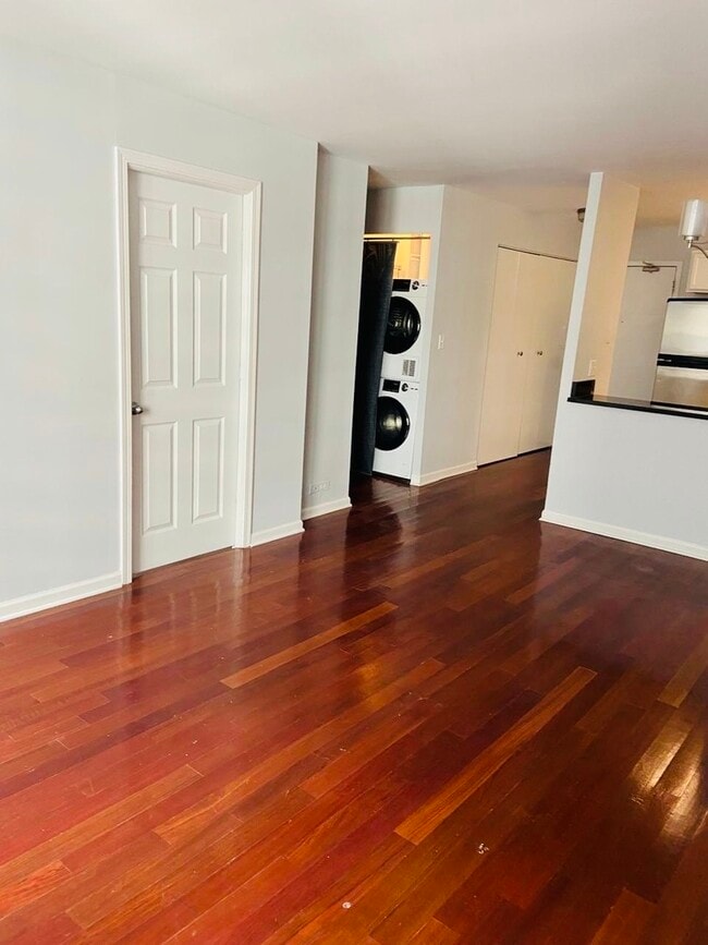 Building Photo - 222 E Pearson St